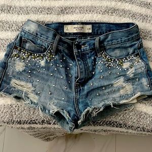ABERCROMBIE cutoffs slightly worn but still have slot of fun left in them ♥️